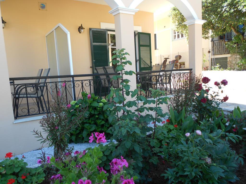 Nikos Cassiopeia Apartment Kassiopi Exterior photo